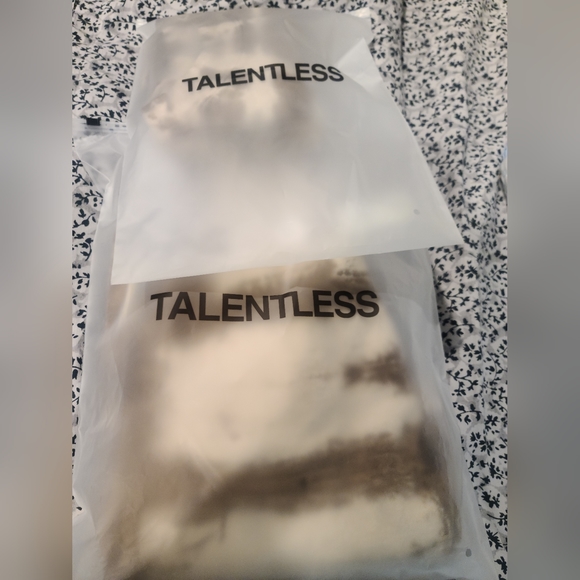 Sweatpants and crop top new - Picture 6 of 8